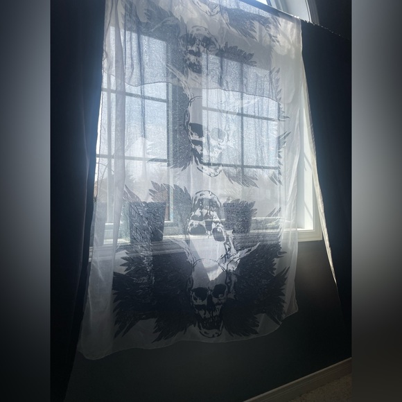 Cover Up / Scarf Skull 💀 with Wings - Picture 4 of 5